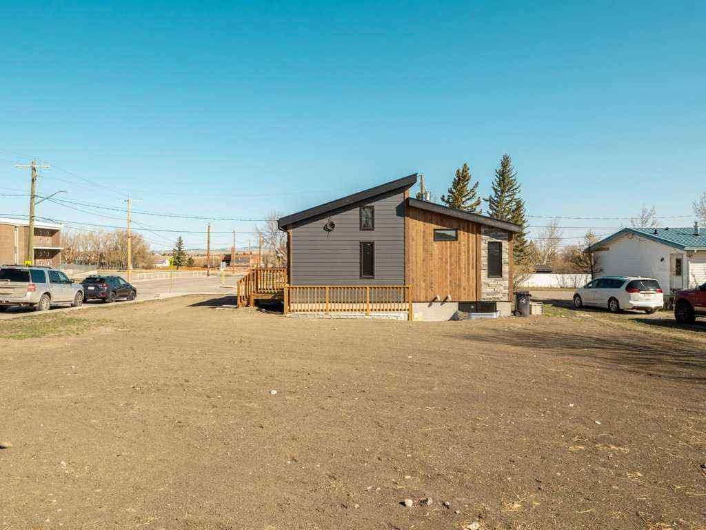 MLS® A2207854 - 686 Lacombe Street  in NONE Pincher Creek, Residential