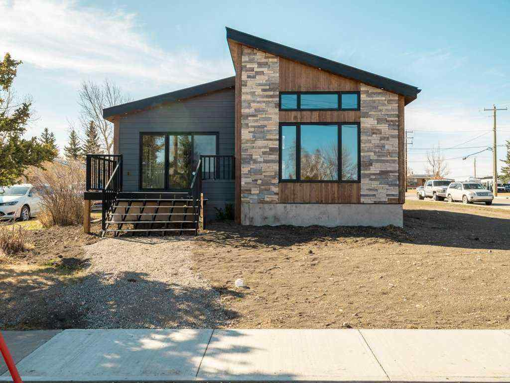 MLS® A2207854 - 686 Lacombe Street  in NONE Pincher Creek, Residential
