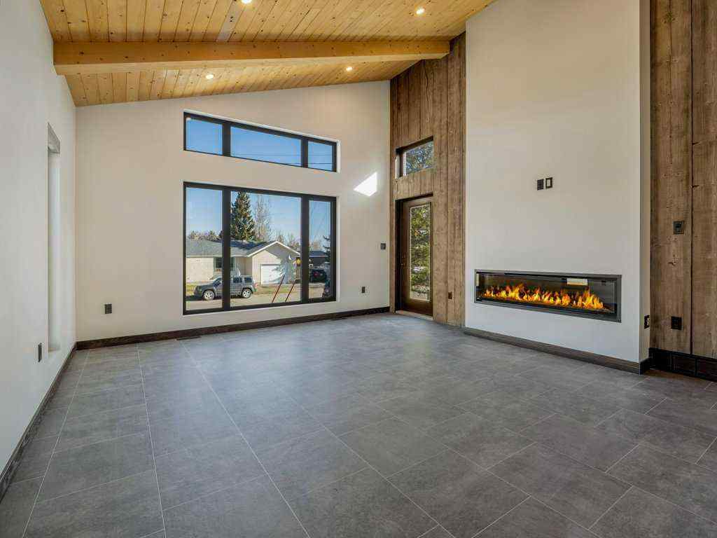 MLS® A2207854 - 686 Lacombe Street  in NONE Pincher Creek, Residential