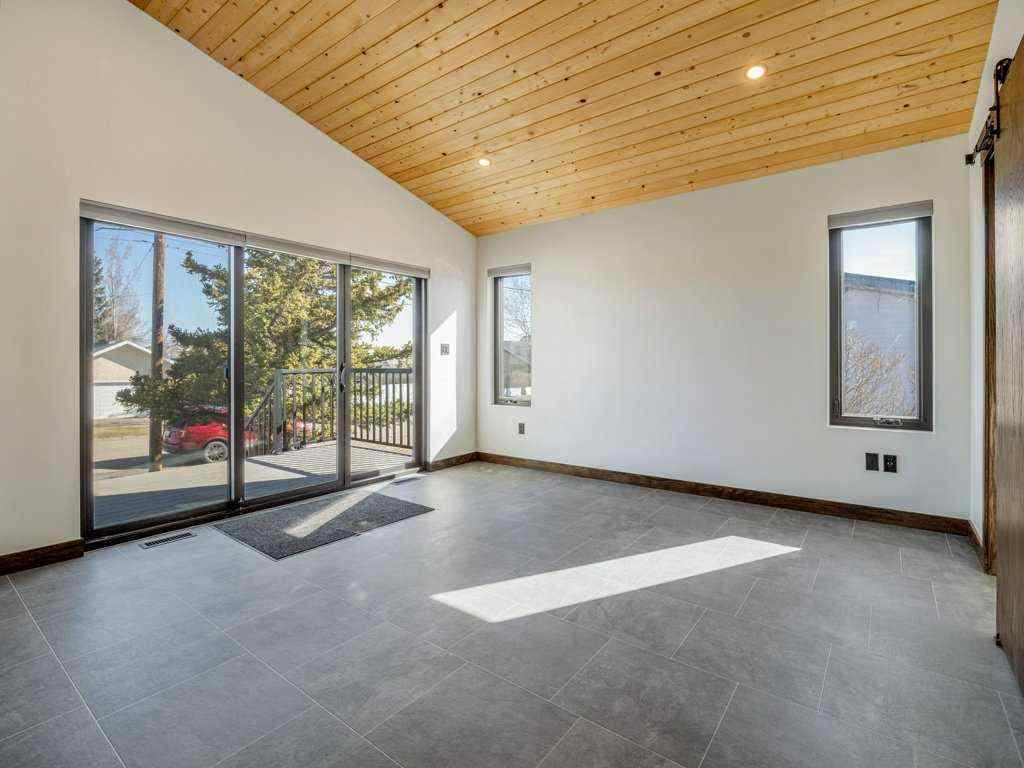 MLS® A2207854 - 686 Lacombe Street  in NONE Pincher Creek, Residential