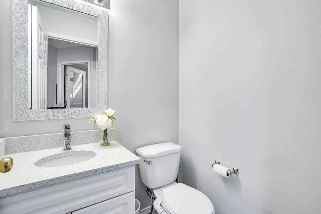 MLS® A2208025 - 115 WEST LAKEVIEW Passage  in Lakeview Landing Chestermere, Residential