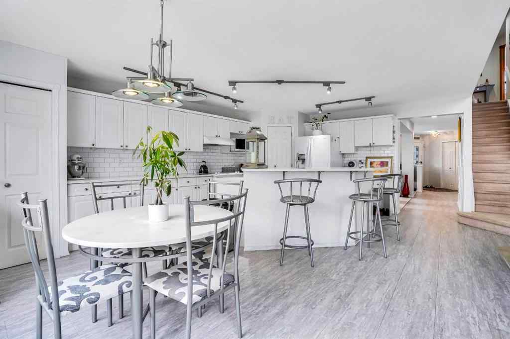 MLS® A2208025 - 115 WEST LAKEVIEW Passage  in Lakeview Landing Chestermere, Residential