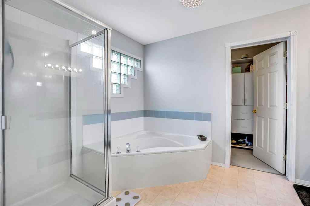 MLS® A2208025 - 115 WEST LAKEVIEW Passage  in Lakeview Landing Chestermere, Residential