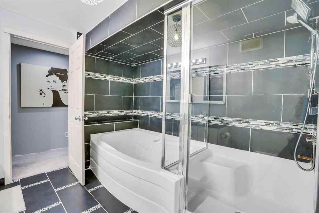 MLS® A2208025 - 115 WEST LAKEVIEW Passage  in Lakeview Landing Chestermere, Residential