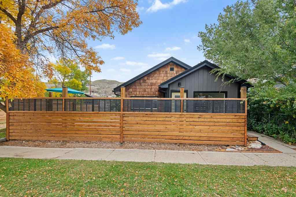 MLS® A2208131 - 260 2 Avenue  in East Coulee Drumheller, Residential