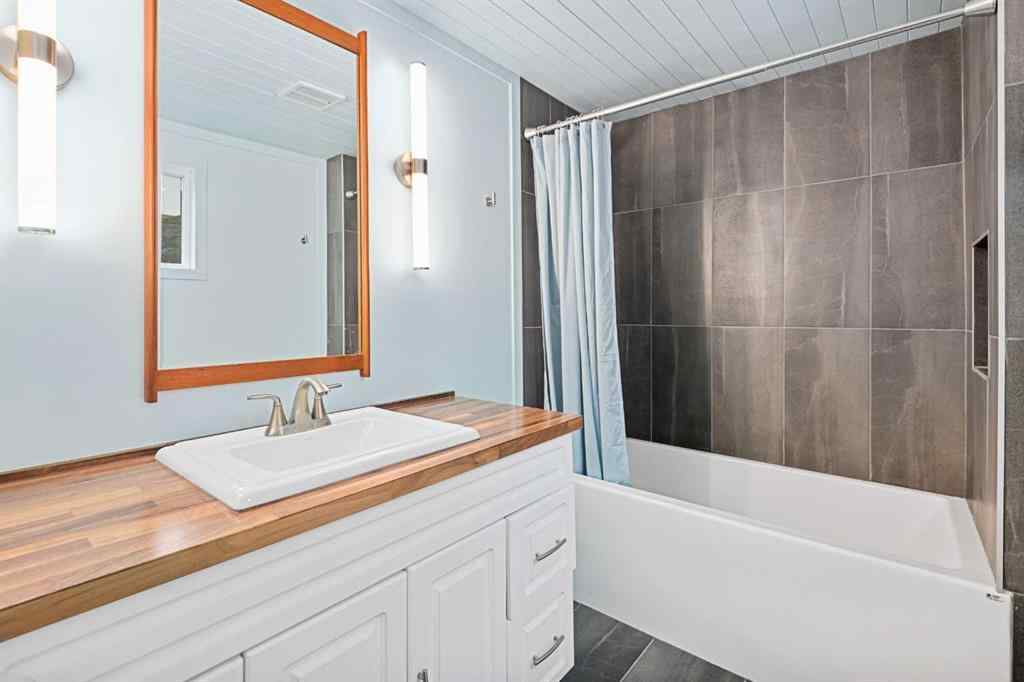 MLS® A2208131 - 260 2 Avenue  in East Coulee Drumheller, Residential