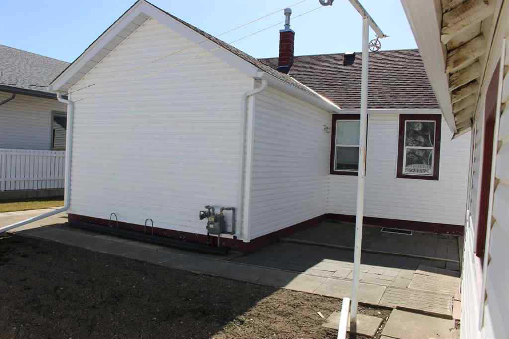 MLS® A2208310 - 422 Highway Avenue  in NONE Picture Butte, Residential