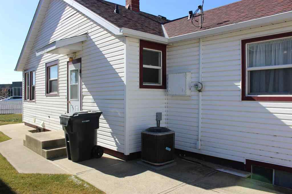 MLS® A2208310 - 422 Highway Avenue  in NONE Picture Butte, Residential