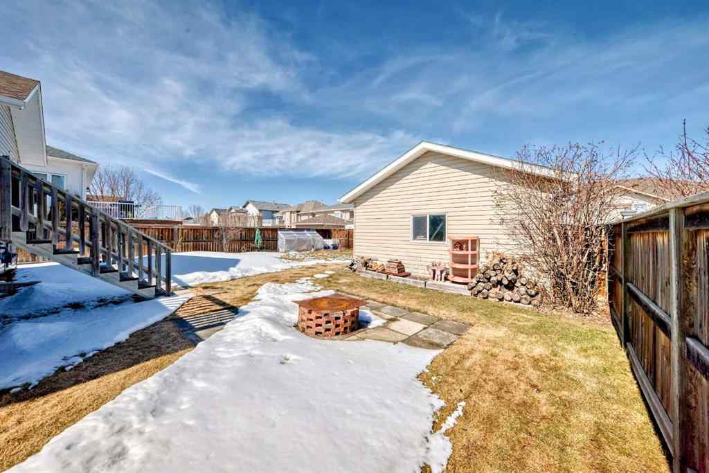 MLS® A2208349 - 5910 61 Avenue  in Lucas Heights Ponoka, Residential