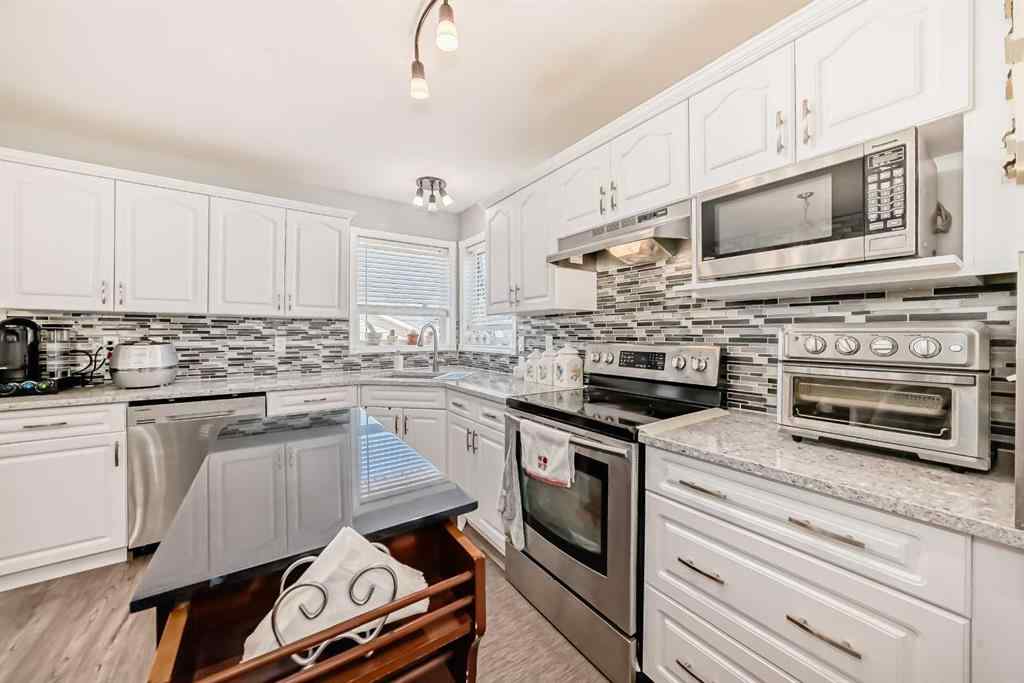 MLS® A2208349 - 5910 61 Avenue  in Lucas Heights Ponoka, Residential
