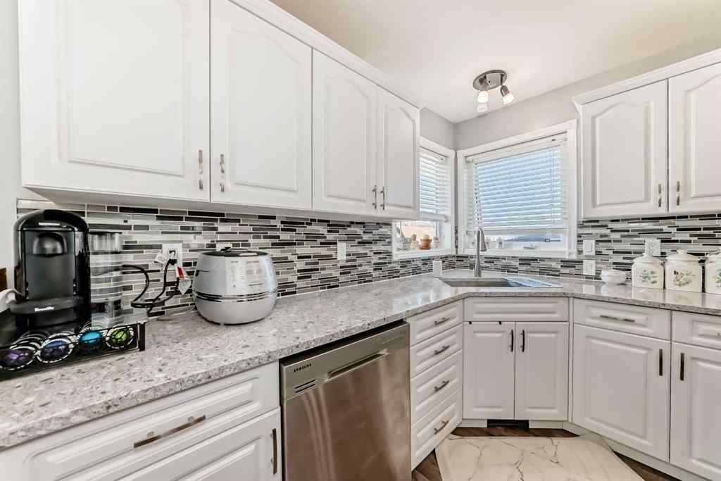 MLS® A2208349 - 5910 61 Avenue  in Lucas Heights Ponoka, Residential
