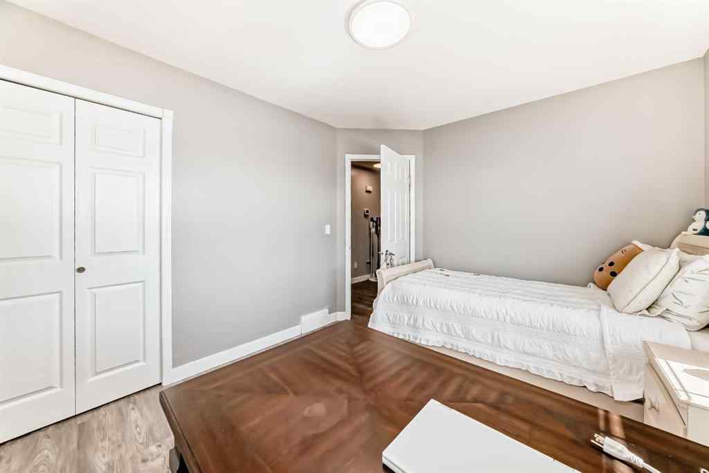 MLS® A2208349 - 5910 61 Avenue  in Lucas Heights Ponoka, Residential
