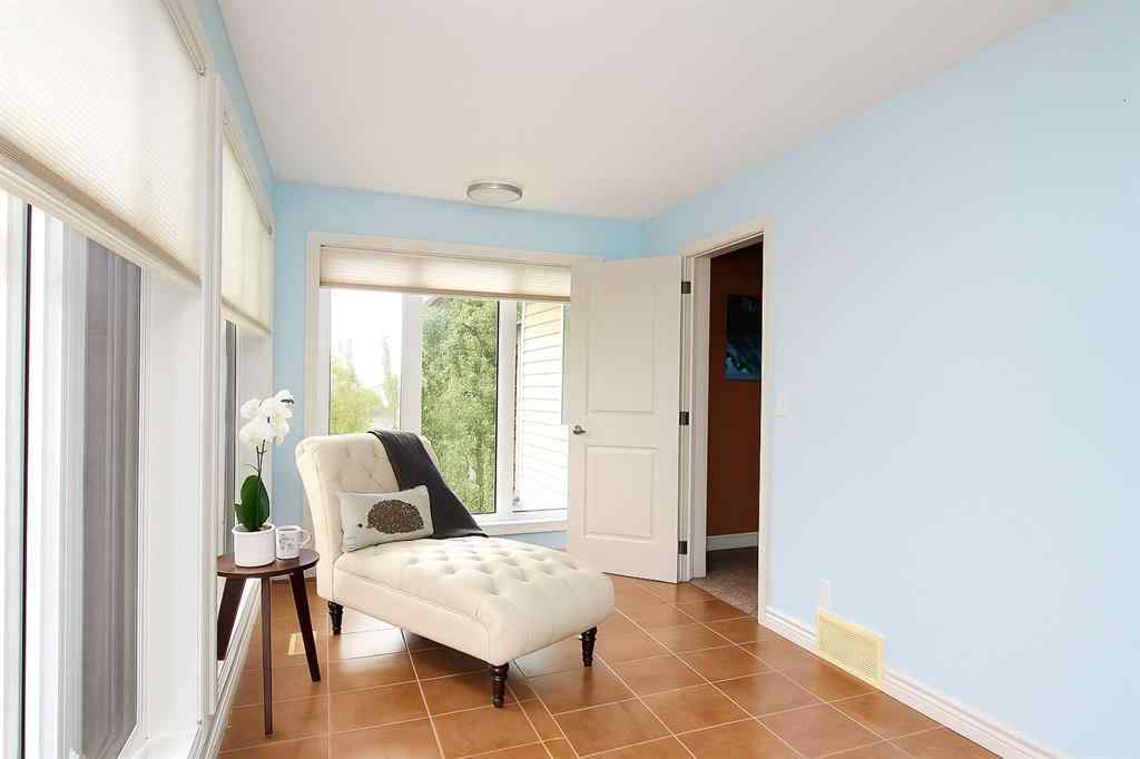 MLS® A2208564 - 18 Lakeland Road  in Lakeway Landing Sylvan Lake, Residential