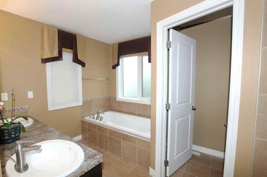 MLS® A2208564 - 18 Lakeland Road  in Lakeway Landing Sylvan Lake, Residential