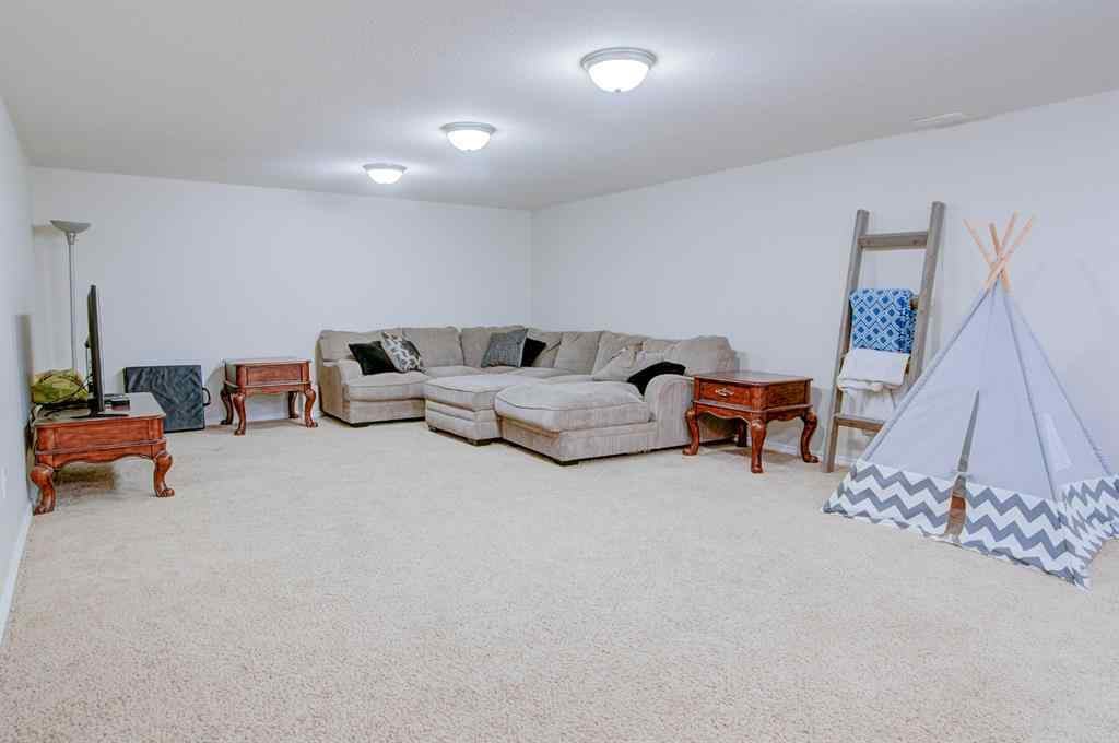 MLS® A2208653 - 441 Hartley Avenue  in NONE Stirling, Residential