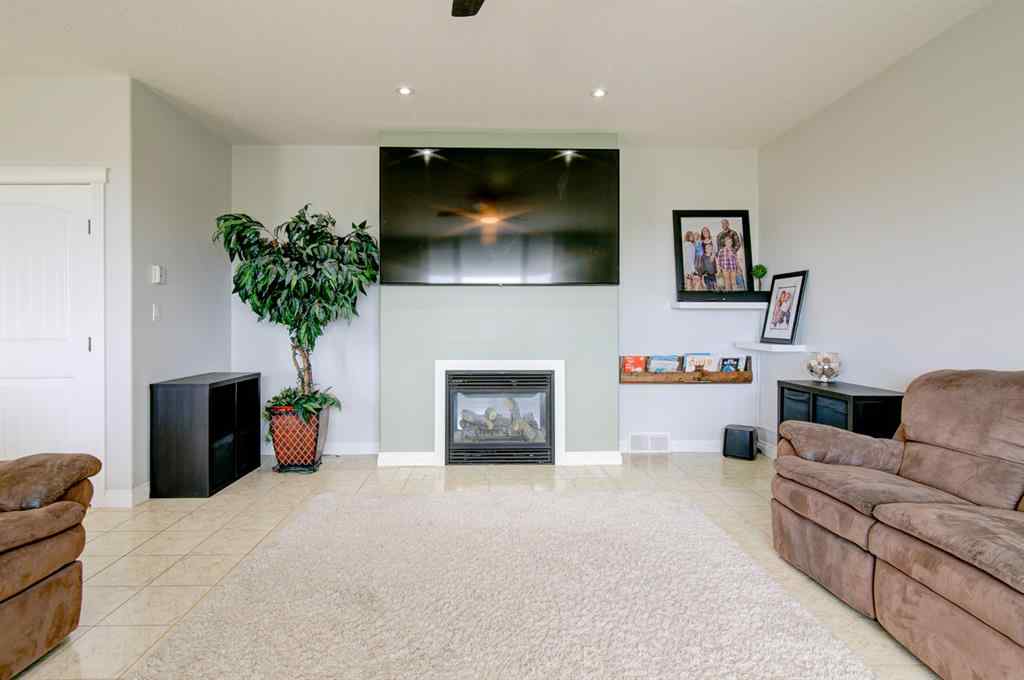 MLS® A2208653 - 441 Hartley Avenue  in NONE Stirling, Residential