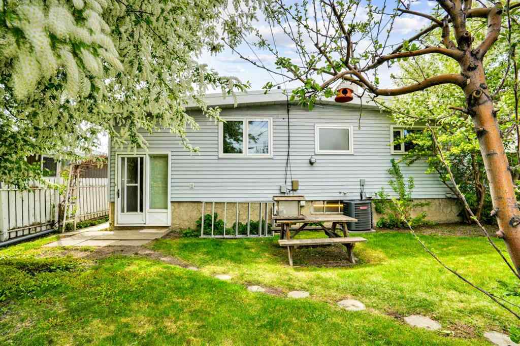 MLS® A2208915 - 924 Mayland Drive NE in Mayland Heights Calgary, Residential