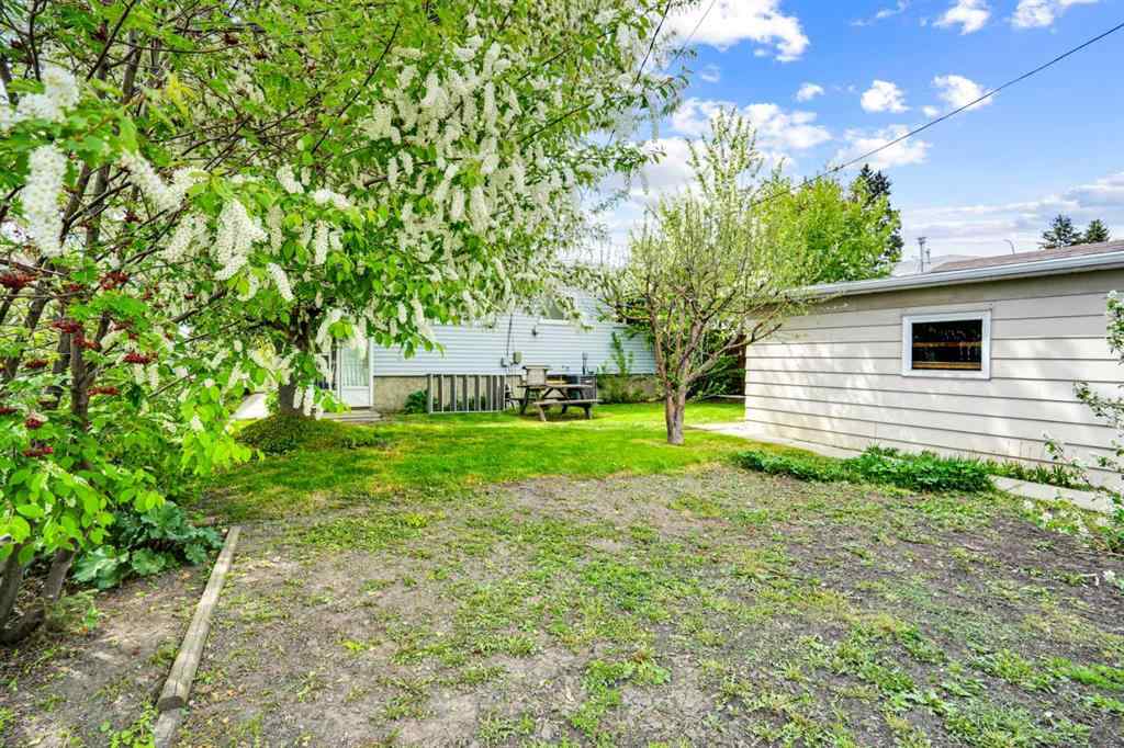 MLS® A2208915 - 924 Mayland Drive NE in Mayland Heights Calgary, Residential