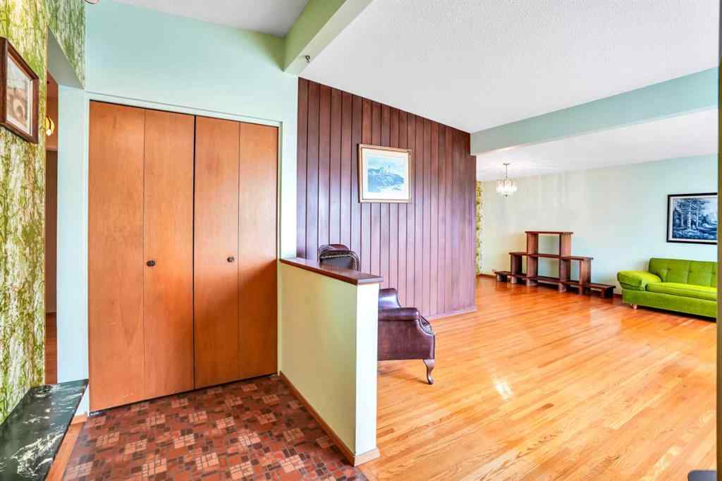 MLS® A2208915 - 924 Mayland Drive NE in Mayland Heights Calgary, Residential