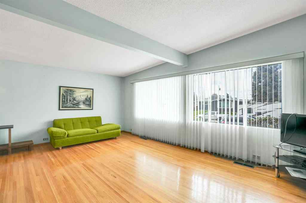 MLS® A2208915 - 924 Mayland Drive NE in Mayland Heights Calgary, Residential