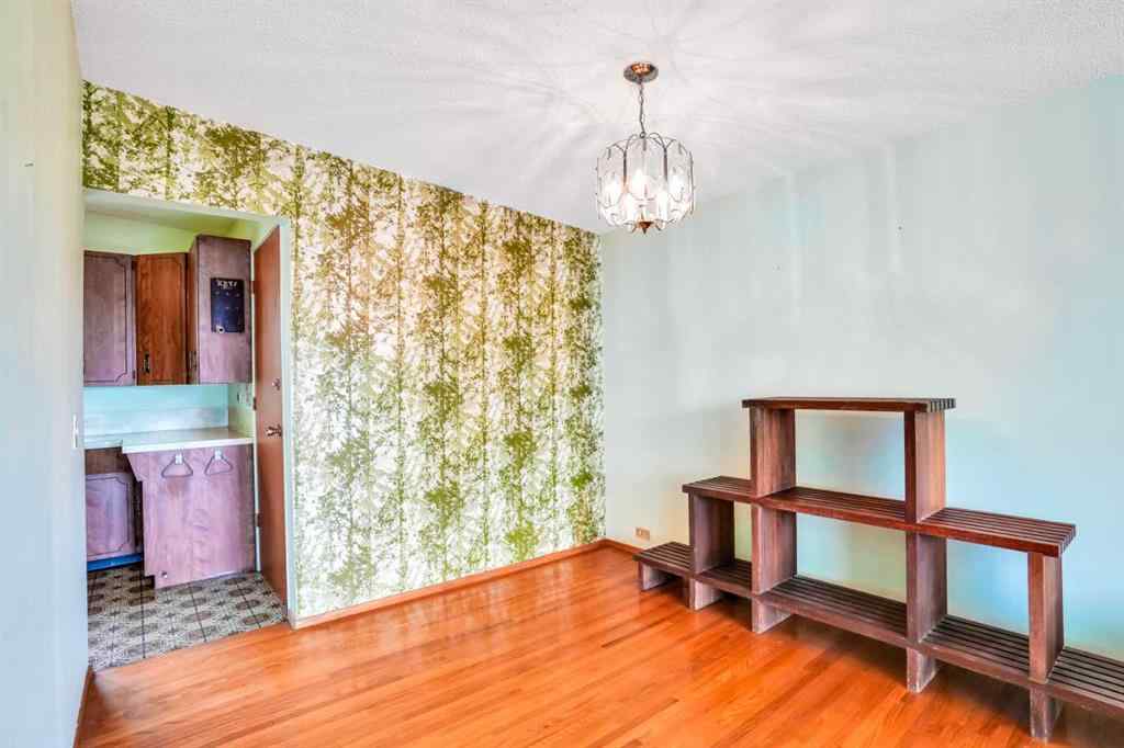 MLS® A2208915 - 924 Mayland Drive NE in Mayland Heights Calgary, Residential