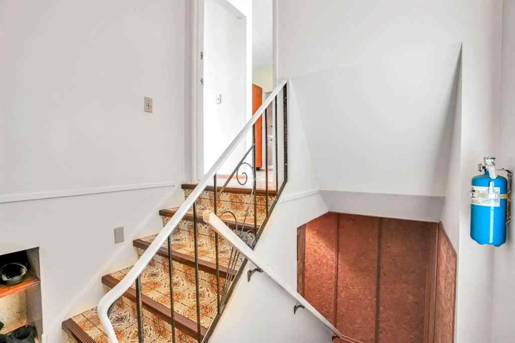 MLS® A2208915 - 924 Mayland Drive NE in Mayland Heights Calgary, Residential