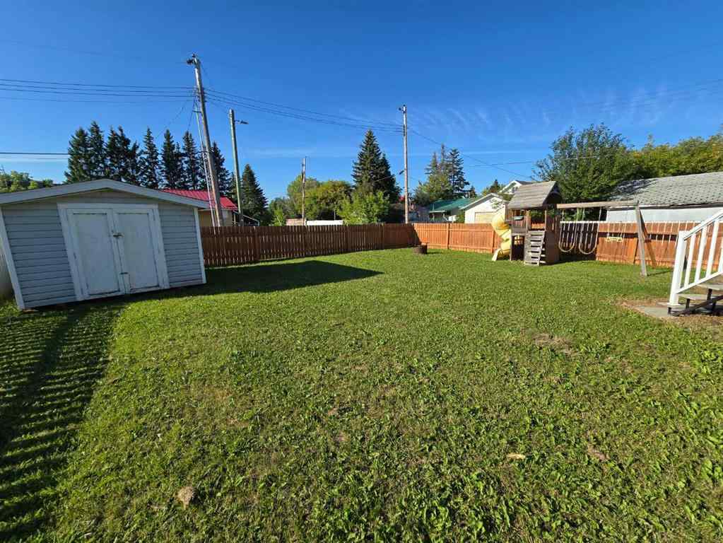 MLS® A2208949 - 207 5 Avenue NE in NONE McLennan, Residential