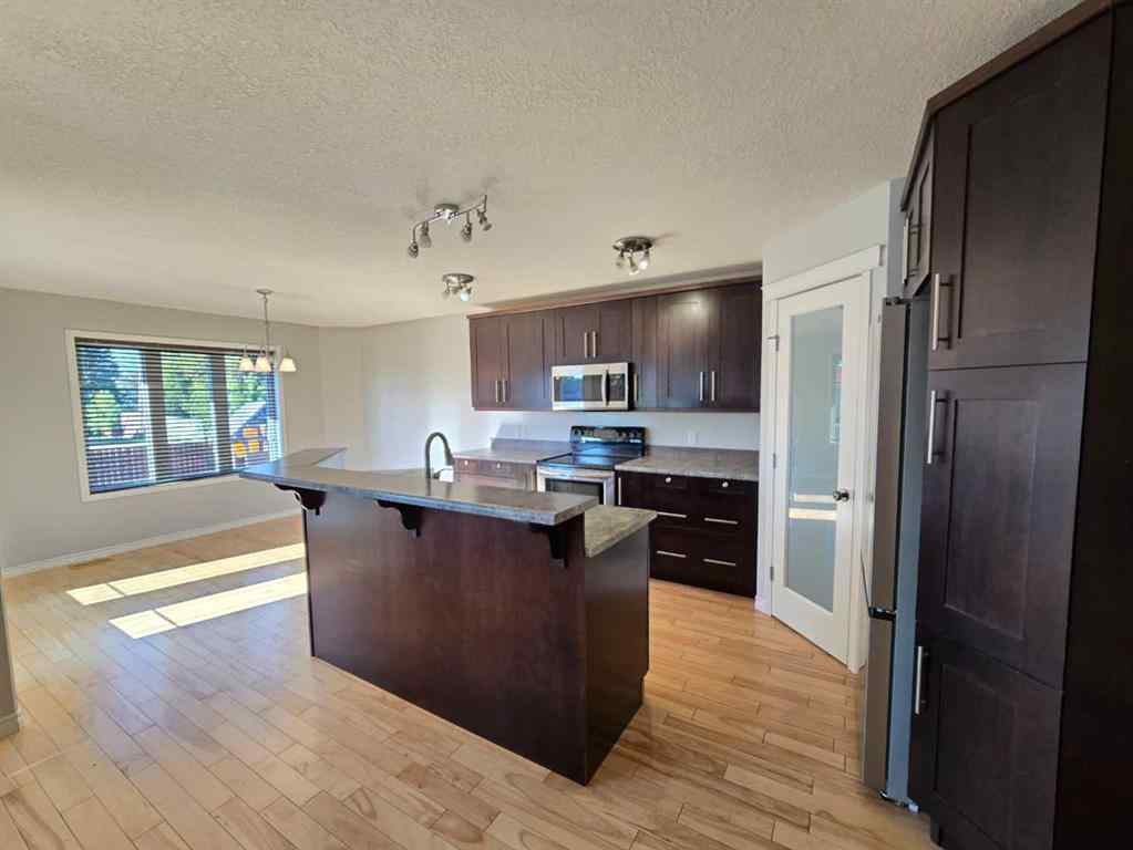MLS® A2208949 - 207 5 Avenue NE in NONE McLennan, Residential