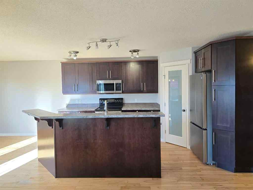 MLS® A2208949 - 207 5 Avenue NE in NONE McLennan, Residential