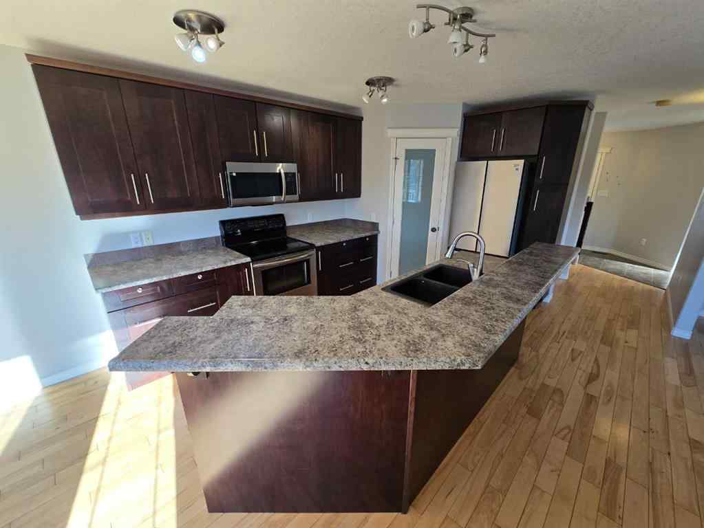 MLS® A2208949 - 207 5 Avenue NE in NONE McLennan, Residential