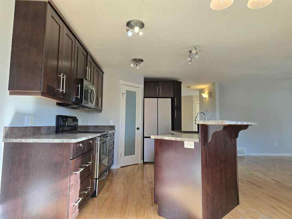 MLS® A2208949 - 207 5 Avenue NE in NONE McLennan, Residential