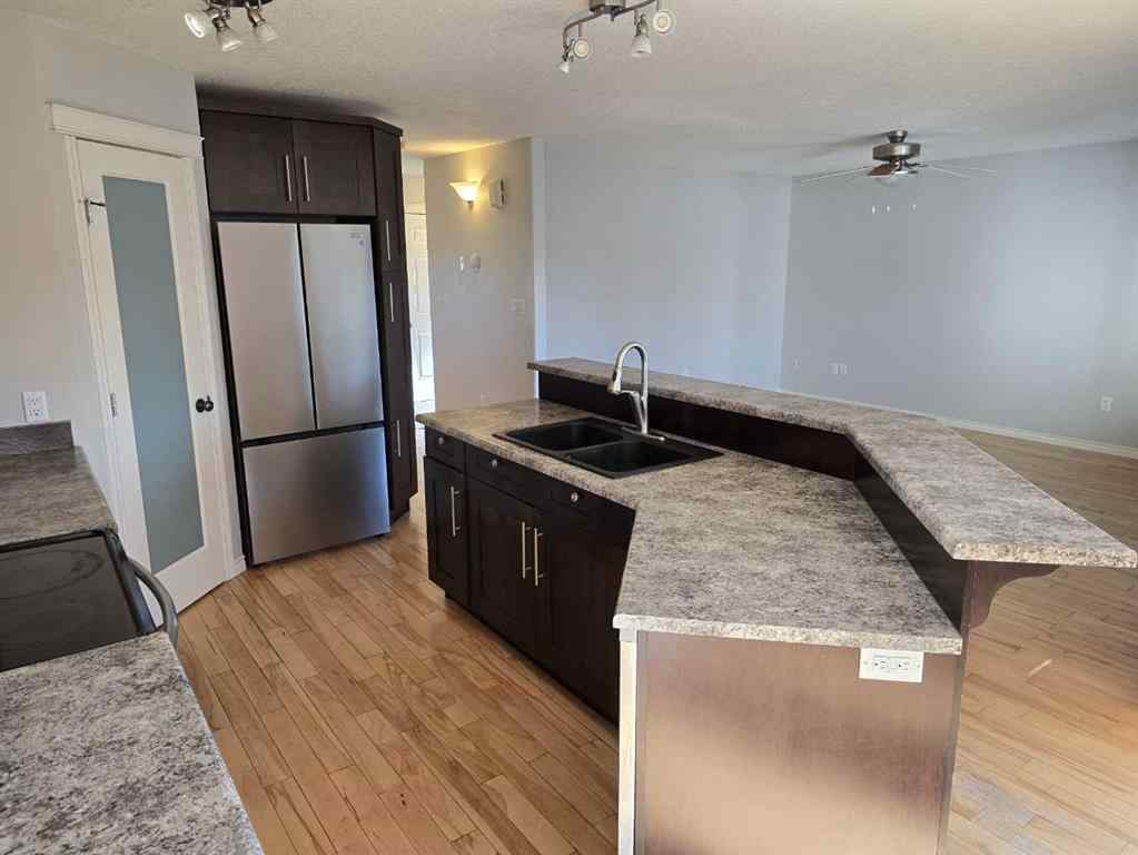MLS® A2208949 - 207 5 Avenue NE in NONE McLennan, Residential