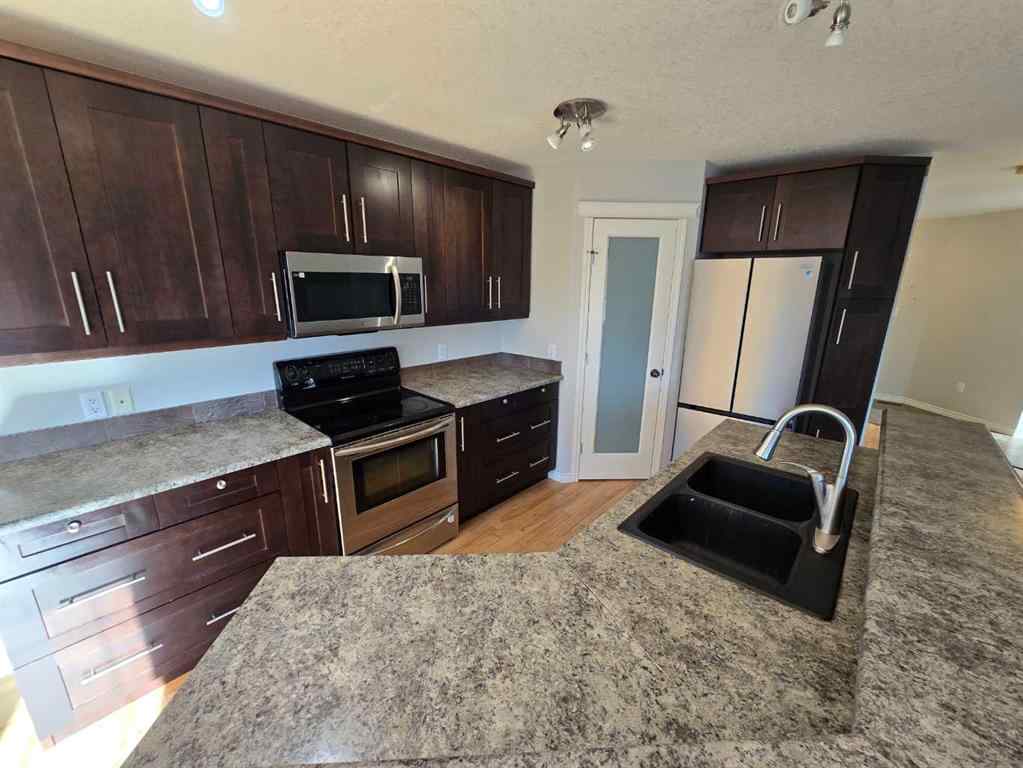 MLS® A2208949 - 207 5 Avenue NE in NONE McLennan, Residential