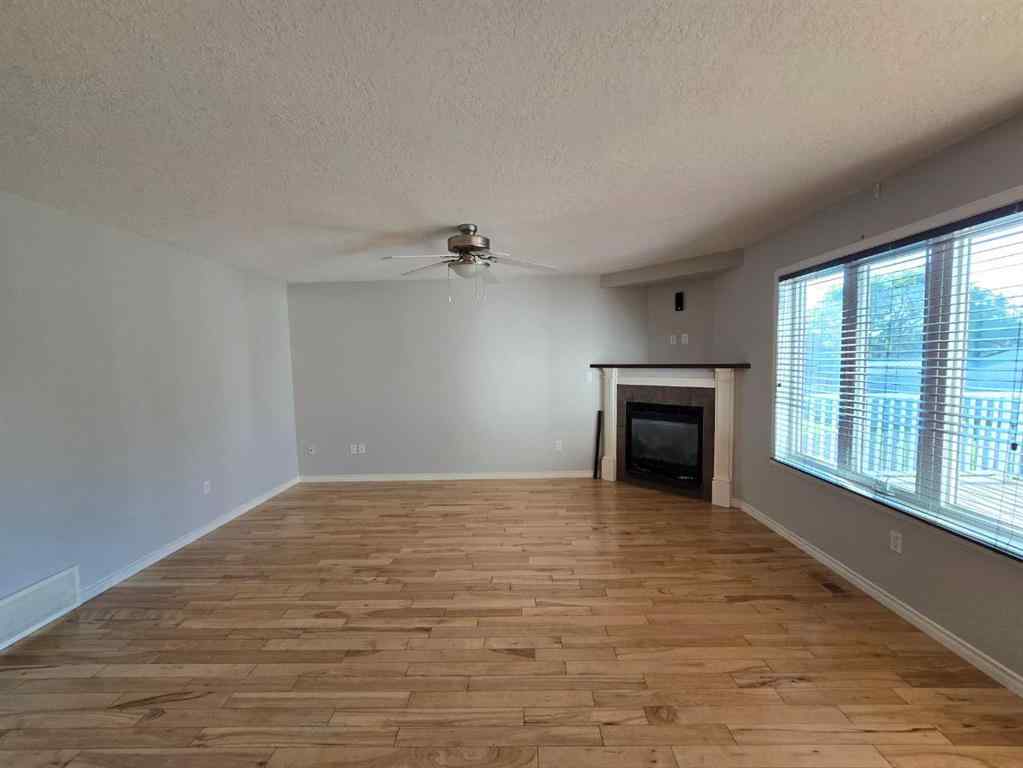 MLS® A2208949 - 207 5 Avenue NE in NONE McLennan, Residential
