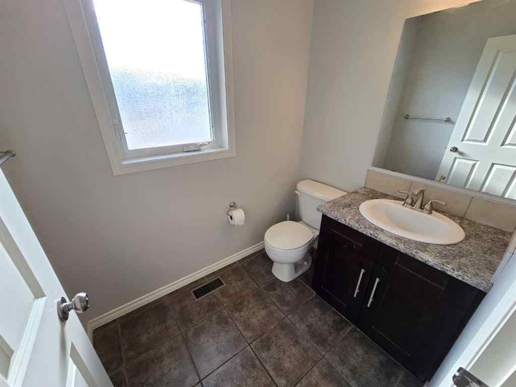 MLS® A2208949 - 207 5 Avenue NE in NONE McLennan, Residential