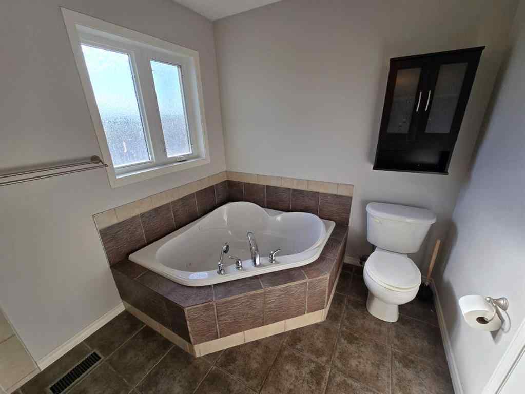 MLS® A2208949 - 207 5 Avenue NE in NONE McLennan, Residential