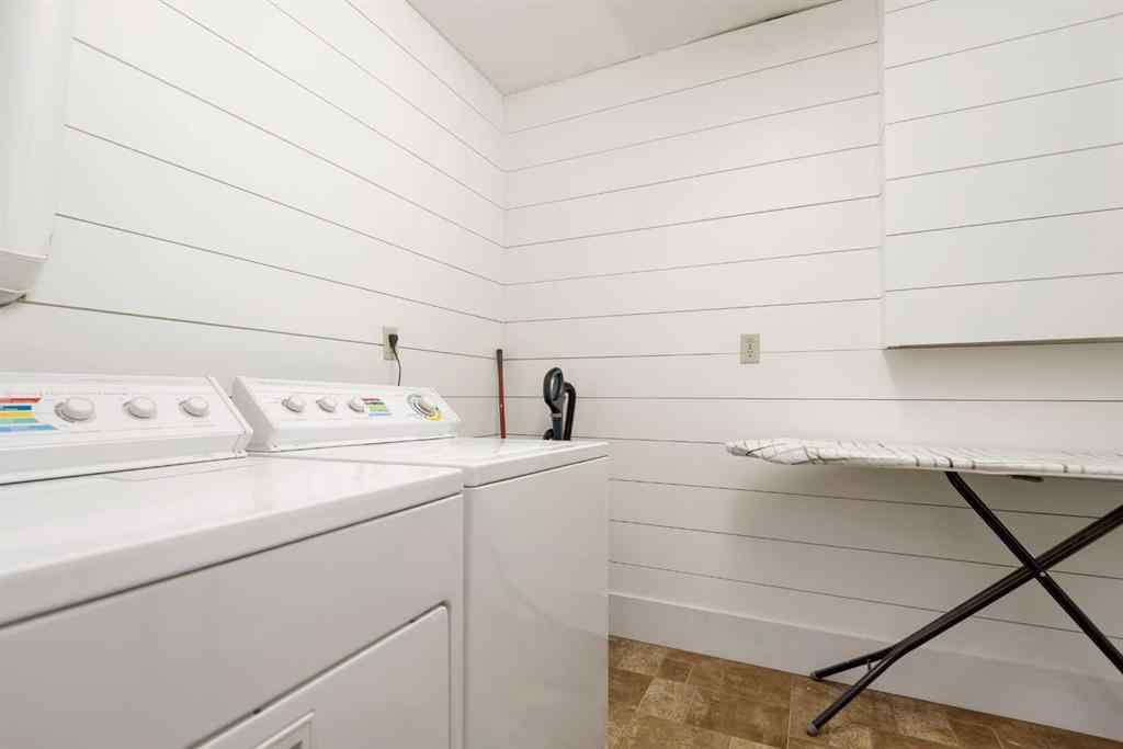 MLS® A2208992 - 17 Jarvis Bay Drive  in NONE Sylvan Lake, Residential
