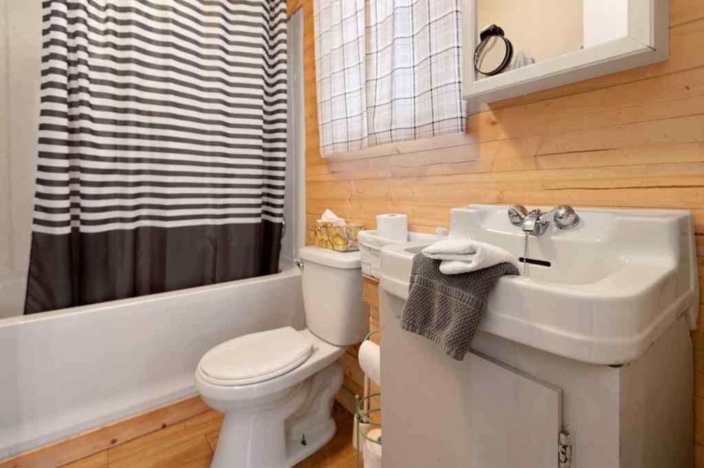 MLS® A2208992 - 17 Jarvis Bay Drive  in NONE Sylvan Lake, Residential