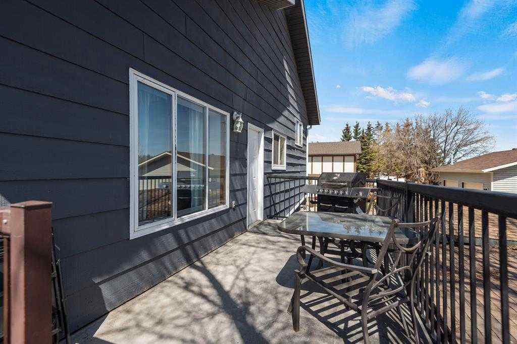 MLS® A2208992 - 17 Jarvis Bay Drive  in NONE Sylvan Lake, Residential