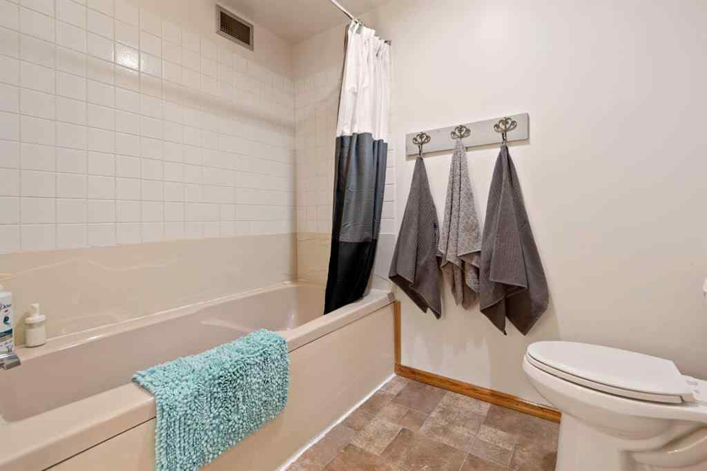 MLS® A2208992 - 17 Jarvis Bay Drive  in NONE Sylvan Lake, Residential