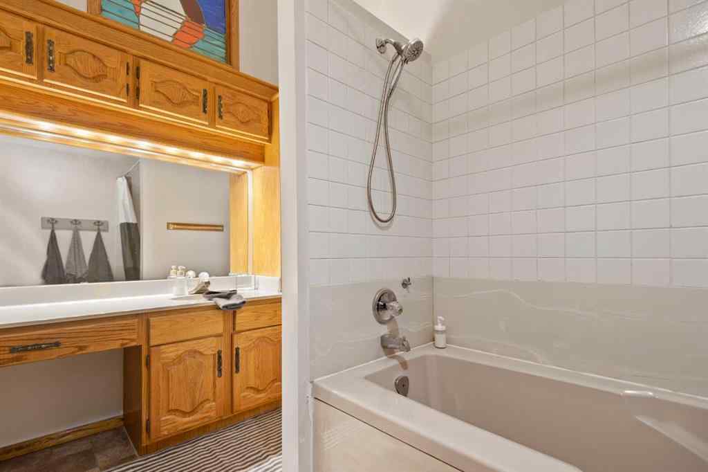 MLS® A2208992 - 17 Jarvis Bay Drive  in NONE Sylvan Lake, Residential