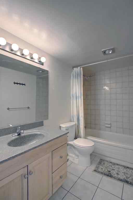 MLS® A2209030 - Unit #404 3727 42 Street NW in Varsity Calgary, Residential