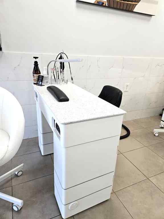 MLS® A2209106 - 523 Woodpark Boulevard SW in Woodbine Calgary, Commercial