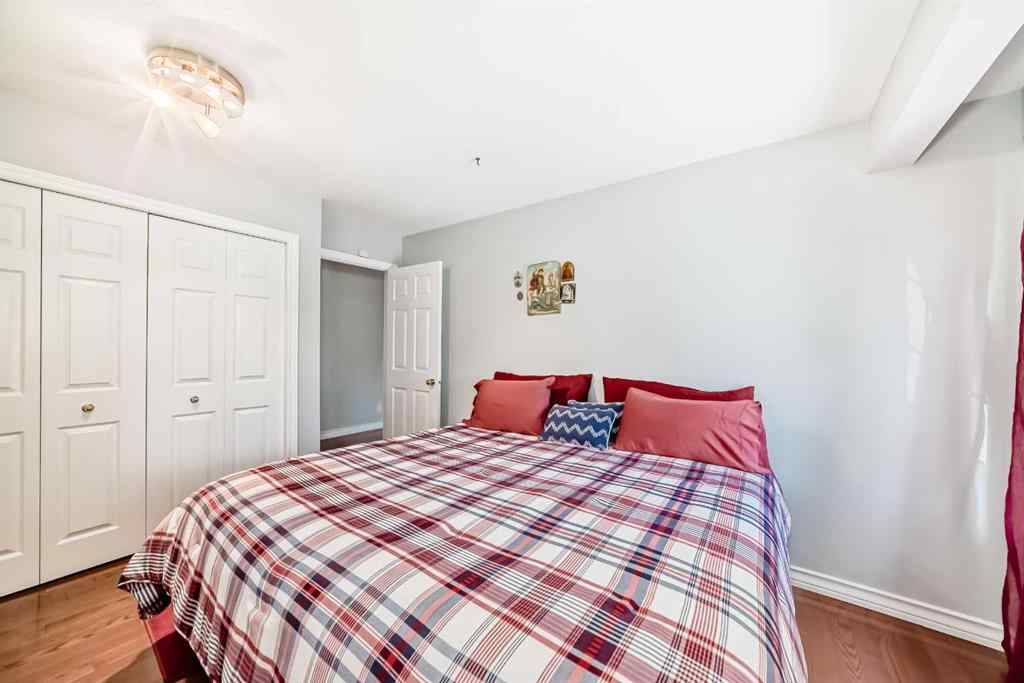 MLS® A2209299 - 8 Signature Point SW in Signal Hill Calgary, Residential
