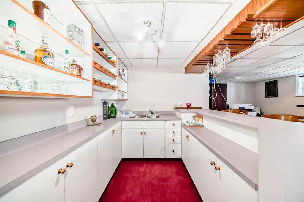 MLS® A2209299 - 8 Signature Point SW in Signal Hill Calgary, Residential