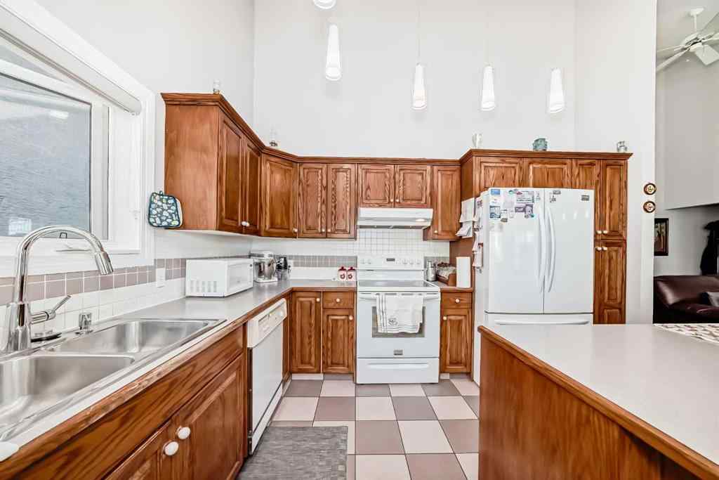 MLS® A2209299 - 8 Signature Point SW in Signal Hill Calgary, Residential