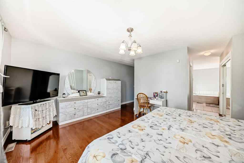 MLS® A2209299 - 8 Signature Point SW in Signal Hill Calgary, Residential