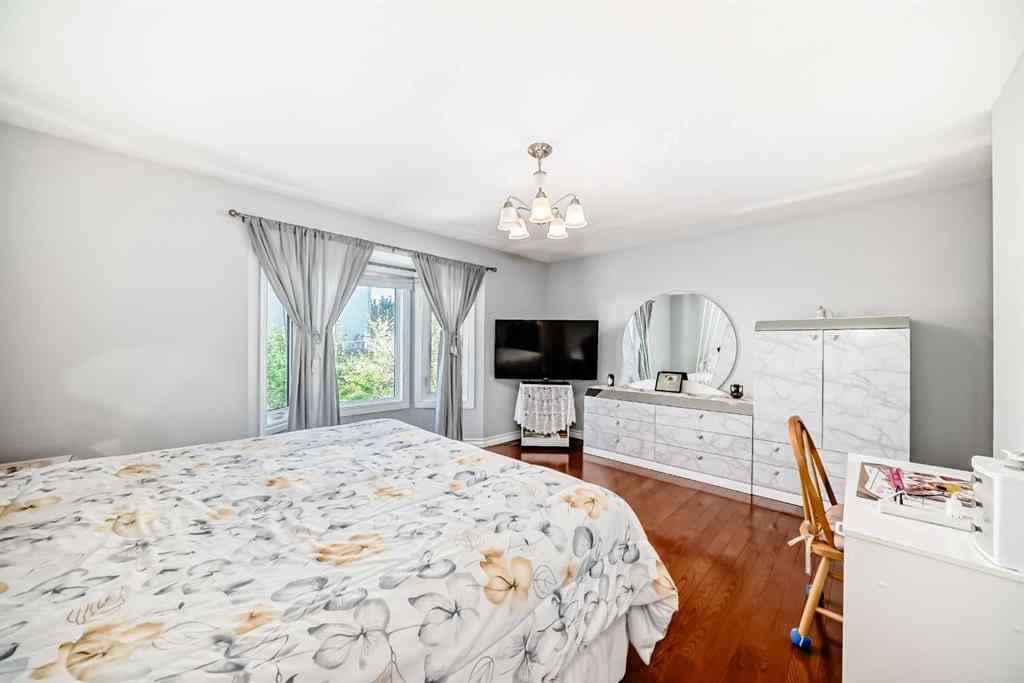 MLS® A2209299 - 8 Signature Point SW in Signal Hill Calgary, Residential