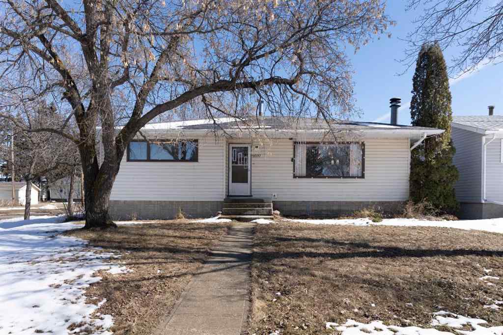MLS® A2209314 - 5037 53 Street  in Daysland Daysland, Residential