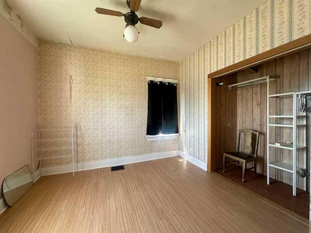 MLS® A2209329 - 4916 48 Street  in Hardisty Hardisty, Residential